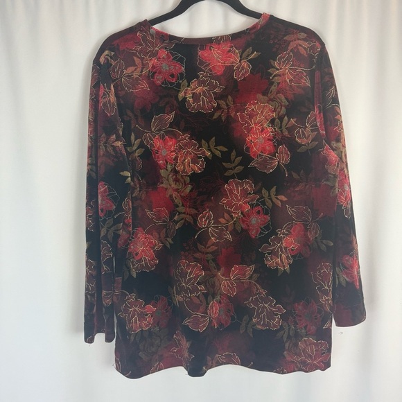 Floral Velvet Blouse - Red and Black - Picture 9 of 10
